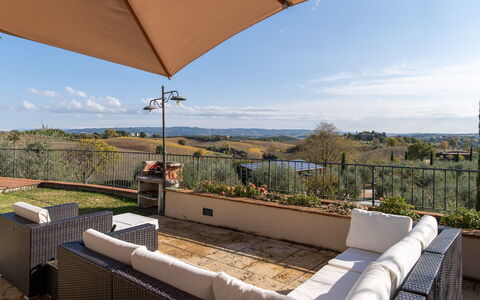 Villa L'elsa Beautiful Country Home With View: Møbel, Stol, Bord, Udendørs Møbler, Skygge, Udendørs Bord, Eco Hotel, Køkken & Spisebord, Gårdhave, Altan