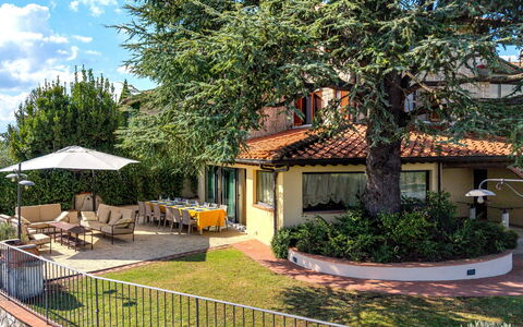 Villa Elsa di Bibbiano Pool, Sauna and View: Hjem, Have, Eco Hotel, Skygge, Estate, Hacienda, Altan, Landscaping, Villa, Gård