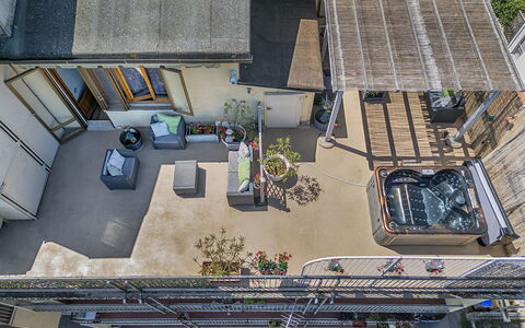 Casamia Tuscan Oasis: 4Br Panoramic Penthouse, Sky: Lejlighed, Urban Design, Altan, Ejerlejlighed, Blomsterkrukke, Gårdsplads, Stueplante, Dagslys, Dæk, Gelænder