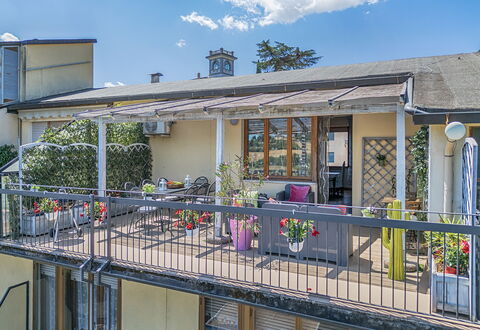 Casamia Tuscan Oasis: 4Br Panoramic Penthouse, Sky: Altan, Blomsterkrukke, Veranda, Jern, Skygge, Stueplante, Stol, Design, Udendørs Struktur, Gelænder