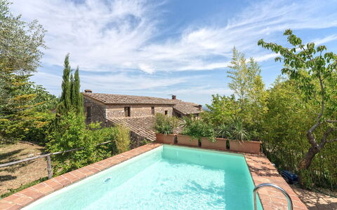 Podere Lorena, Charming Tuscan Farmhouse: Blå, Arkitektur, Svømmepøl, Kompositmateriale, Estate, Hacienda, Villa, Stuehus, Gårdsplads, Backyard