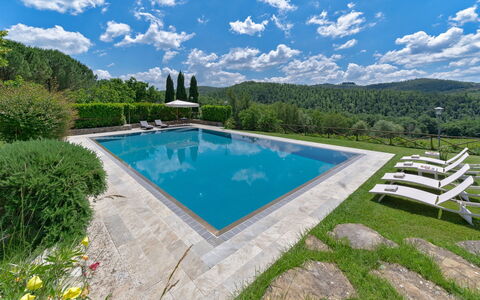 La Dimora del Chianti Dimora: Stunning Tuscan Vill: Blå, Svømmepøl, Udvej, Udendørs Møbler, Eco Hotel, Landscaping, Water Feature, Skygge, Thermae, Reflekterende Pool