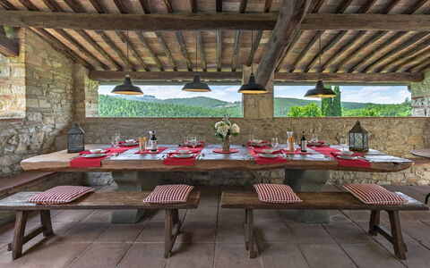 La Dimora del Chianti Dimora: Stunning Tuscan Vill: Møbel, Væg, Træ, Bord, Indretning, Køkken & Spisebord, Gulvbelægning, Stol, Loft, Spisestue