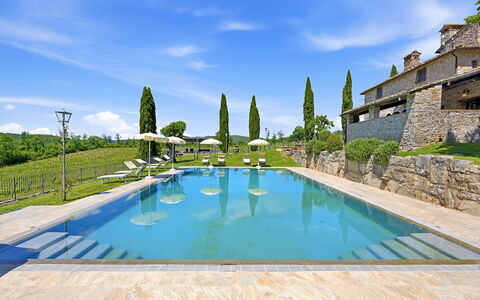 La Dimora del Chianti Dimora: Stunning Tuscan Ston: Blå, Svømmepøl, Estate, Villa, Eco Hotel, Landscaping, Udvej, Mansion, Stuehus