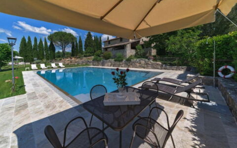 La Dimora del Chianti Dimora: Stunning Tuscan Vill: Svømmepøl, Udendørs Møbler, Møbel, Udvej, Flise, Have, Skygge, Landscaping, Eco Hotel, Stol