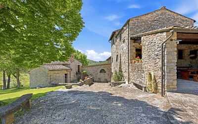 Dimora Chianti Shire: Stunning Tuscan Villa on Vin
