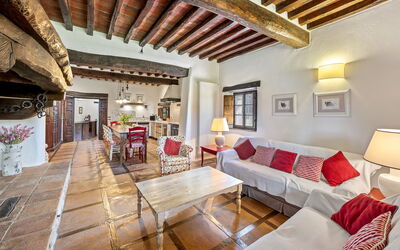 Dimora Chianti Shire: Stunning Tuscan Villa on Vin