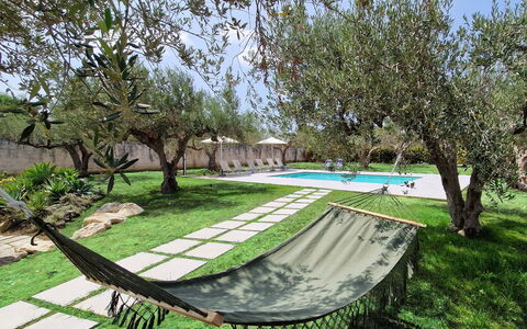 Villa Virginia: Svømmepøl, Møbel, Udvej, Udendørs Møbler, Skygge, Have, Backyard, Eco Hotel, Stol, Gård
