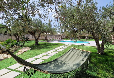 Villa Virginia: Svømmepøl, Møbel, Udvej, Udendørs Møbler, Skygge, Have, Backyard, Eco Hotel, Stol, Gård