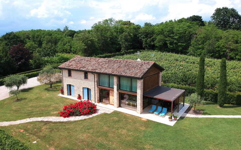 Villa Montello Pool, Jacuzzi, Ac, Wifi, Treviso: Hus, Hjem, Busk, Sommerhus, Tag, Stuehus, Boligområde, Have, Land Lot, Estate