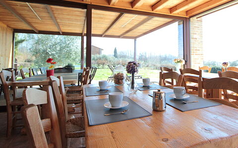 Villa Montello Pool, Jacuzzi, Ac, Wifi, Treviso: Møbel, Bord, Træ, Stol, Køkken & Spisebord, Indretning, Gulvbelægning, Loft, Spisestue, Udendørs Bord