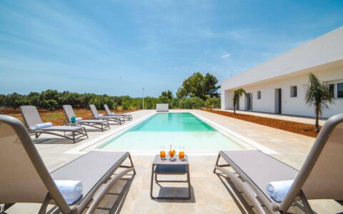 Villa Donnosanto a 5 Minuti Da Spiaggia. Ostuni 10: Blå, Kompositmateriale, Svømmepøl, Design, Landscaping, Meteorologisk Fænomen, Udvej, Cumulus, Hotel