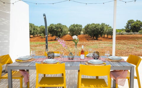 Villa Donnosanto a 5 Minuti Da Spiaggia. Ostuni 10: Møbel, Stol, Bord, Udendørs Møbler, Køkken & Spisebord, Udendørs Bord, Restaurant, Bordservice, Spisestue, Dug