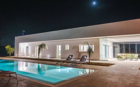 Villa Donnosanto a 5 Minuti Da Spiaggia. Ostuni 10: Svømmepøl, Udvej, Estate, Skygge, Eco Hotel, Skumring, Design, Hotel, Landscaping, Villa