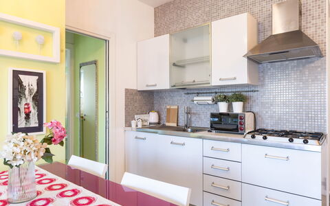 Suite Artemare: Køkken, Køkken Apparat, Møbel, Countertop, Større Bandage, Indretning, Cabinetry, Gulvbelægning, Hjem, Husholdningsapparat