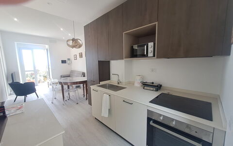 Central Design Flat With Parking, Bogliasco: Gulvbelægning, Etage, Countertop, Indretning, Køkken, Møbel, Større Bandage, Køkken Apparat, Cabinetry, Værelse