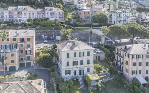 Central Design Flat With Parking, Bogliasco: Bygning, Boligområde, City, Hus, Menneskelig Bosættelse, Hjem, Hav, Lejlighed, Forstad, Kyst