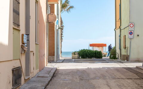 La Rondine Apartment: Gade, Altan, Fortov, Gyde, Walkway