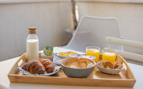 Santo Stefano Raro Rooms Collection: Mad, Bordservice, Serveware, Møbel, Bord, Tallerkner, Drinkware, Morgenmad, Ingrediens