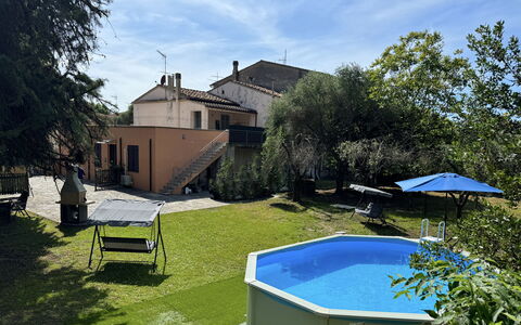 Il Volo Del Nibbio: Svømmepøl, Backyard, Have, Estate, Gård, Landscaping, Lawn, Skygge, Hacienda, Villa
