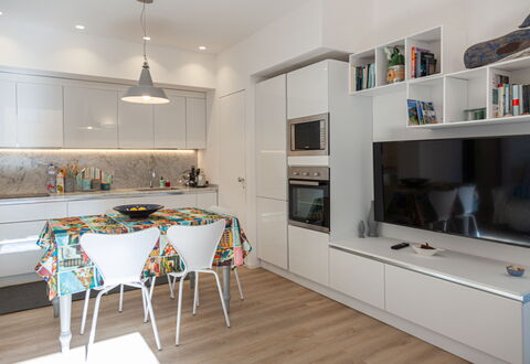 La Casa Dei Mandarini: Møbel, Indretning, Køkken, Gulvbelægning, Væg, Køkken Apparat, Countertop, Cabinetry, Træ, Loft