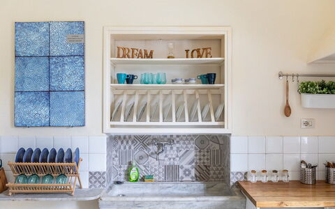 Villa Amelia: Køkken, Indretning, Reoler, Countertop, Hylde, Maling, Bejdse, Naturmateriale, Keramisk, Flise