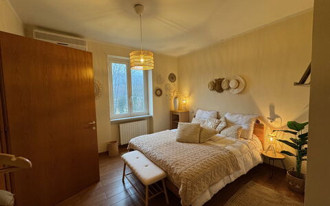 Cottage Wisteria: Møbel, Seng, Indretning, Soveværelse, Sengetøj, Etage, Gulvbelægning, Væg, Sengetøj, Træ