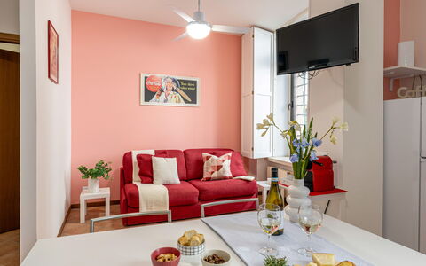 Movie Suite Jesi: Møbel, Indretning, Værelse, Gulvbelægning, Etage, Belysning, Hjem, Bord, Lejlighed, Loft