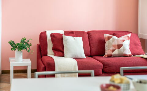 Movie Suite Jesi: Rød, Møbel, Lyserød, Indretning, Værelse, Throw Pillow, Pude, Pude, Stue, Maling