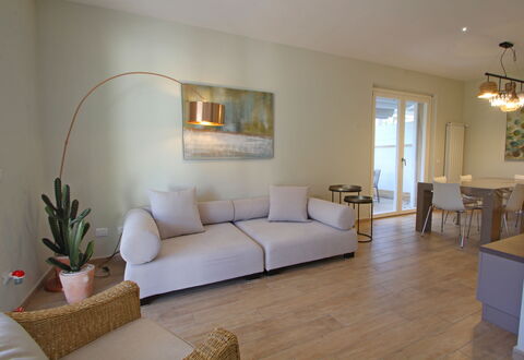 Casa Rossella: Møbel, Indretning, Gulvbelægning, Etage, Væg, Couch, Træ, Stue, Værelse, Bord