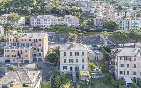 Central Cozy Nest With Parking, Bogliasco: Bygning, Boligområde, City, Hus, Kvarter, Sommer, Stad, Hjem, Lejlighed, Menneskelig Bosættelse