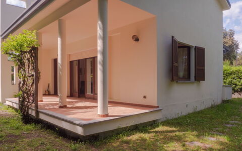 Casa Carla: Hjem, Boligområde, Dør, Kolonne, Veranda, Skygge, Beton, Home Dør, Estate, Udendørs Struktur