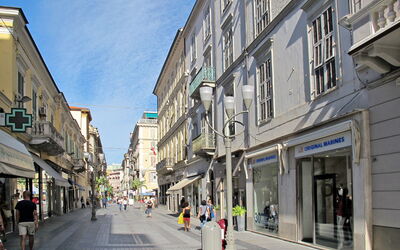 Sanremo 717: Daytime, Bygning, Vejbelægning, Vindue, Byområde, City, Stad, Gade, Vej
