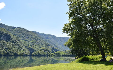 Design Loft, Romantic Retreat, Feltre: Vand, Grøn, Krop Af Vand, Vandressourcer, Natur, Naturligt Miljø, Træ, Naturlige Landskab, Bjergrige Landskabsformer, Vegetationen