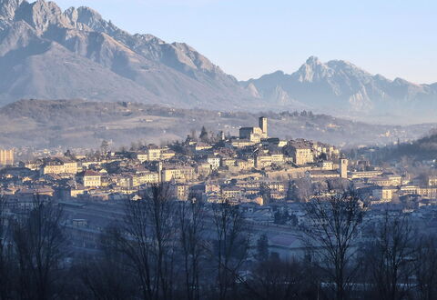 La Casa Di Valbelluna: Bjergrige Landskabsformer, Bakke, Bjerg, Byområde, City, Stad, Boligområde, Tag, Landskab, Hill Station