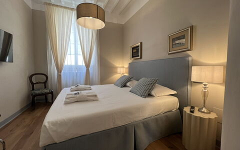 Via Roma 39: Soveværelse, Seng, Møbel, Indretning, Sengetøj, Sengetøj, Textile, Etage, Bed Frame, Værelse