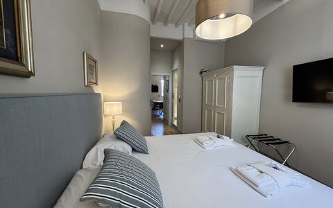 Via Roma 39: Seng, Soveværelse, Sengetøj, Sengetøj, Indretning, Møbel, Etage, Gulvbelægning, Bed Frame, Værelse