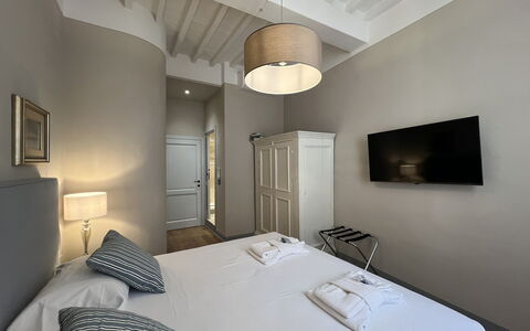 Via Roma 39: Soveværelse, Seng, Sengetøj, Sengetøj, Indretning, Bed Frame, Etage, Værelse, Loft, Lejlighed
