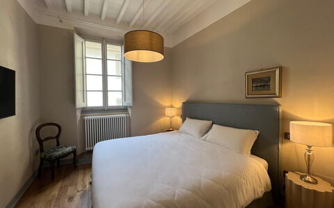 Via Roma 39: Seng, Soveværelse, Sengetøj, Sengetøj, Træ, Indretning, Møbel, Etage, Gulvbelægning, Loft