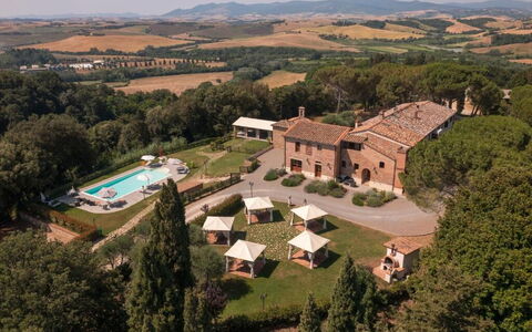 Tenuta i Mandorli, Pool, Wifi, Peccioli: Estate, Mansion, Villa, Hacienda, Svømmepøl, Udvej, Stuehus, Mad, Hotel, Gårdsplads