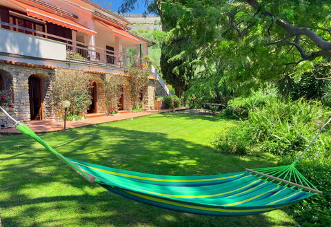 Casa Delle Chicche - Imperia: Udvej, Svømmepøl, Have, Fritid, Eco Hotel, Udendørs Møbler, Skygge, Hacienda, Backyard, Landscaping