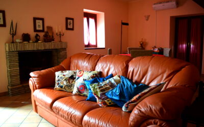 Casa Carletto, Abruzzo: Møbel, Couch, Indretning, Gulvbelægning, Stue, Etage, Træ, Værelse, Textile