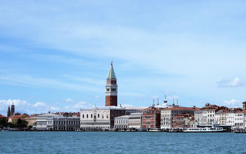 Venice Photobirding, Nature And Culture: Himmel, Blå, Daytime, Bygning, City, Tårn, Byområde, Spir, Spir, Vandvej