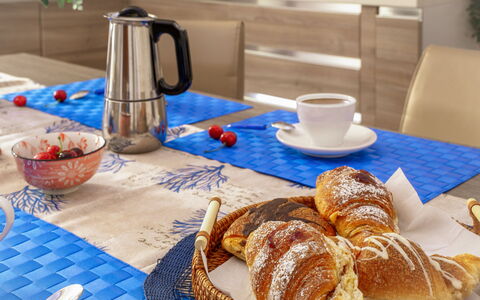Suite Acquamare: Bordservice, Mad, Serveware, Kop, Drinkware, Tallerkner, Møbel, Bord, Plade