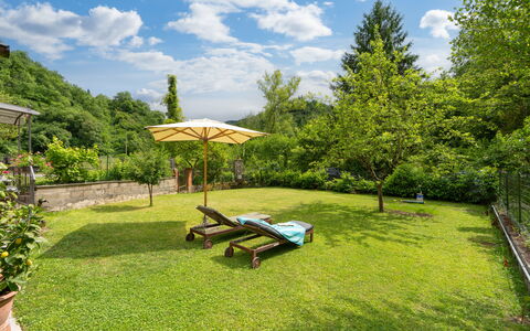 Villa Fornaci: Have, Land Lot, Møbel, Bunddække, Lawn, Udendørs Møbler, Skygge, Eco Hotel, Landscaping, Gård