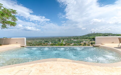 Villa Augusta Vista Mare: Sky, Svømmepøl, Udvej, Cumulus, Hotel, Tropics, Ferieby, Water Feature, Villa, Penthouselejlighed