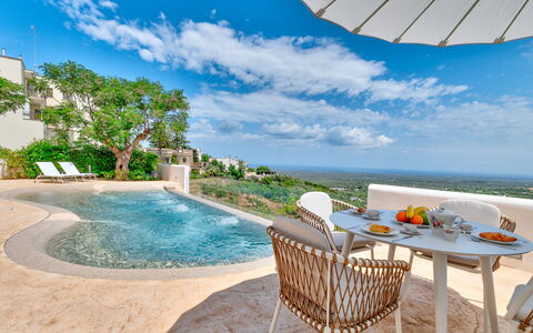 Villa Augusta Vista Mare: Sky, Udvej, Udendørs Møbler, Svømmepøl, Kyst, Landscaping, Stol, Ocean, Ferieby, Altan