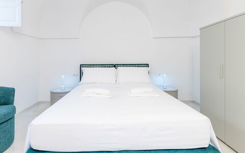 Villa Augusta Vista Mare: Indretning, Etage, Møbel, Gulvbelægning, Soveværelse, Loft, Seng, Sengetøj, Sengetøj, Bed Frame