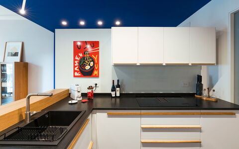 Il Monumento: Køkken, Countertop, Køkken Apparat, Træ, Indretning, Gulvbelægning, Større Bandage, Komfur, Husholdningsapparat, Cabinetry
