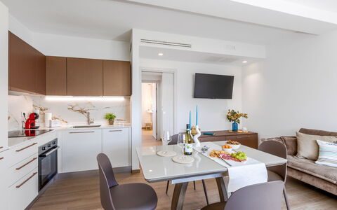 Perla Costa Conero: Møbel, Indretning, Gulvbelægning, Træ, Etage, Værelse, Bord, Loft, Køkken, Hjem